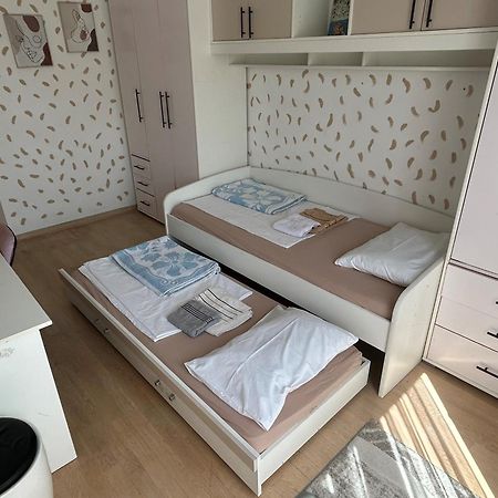Ana'S 2 Bedrooms Lovely Flat พอดโกริกา ภายนอก รูปภาพ